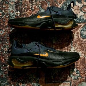 Nike Men's Black and Orange GORTEX Sneakers